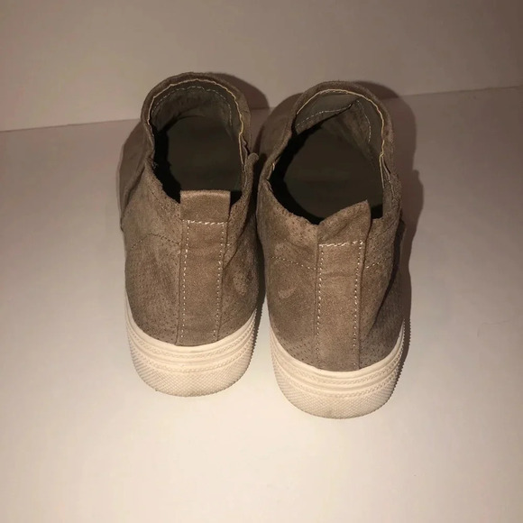 Universal thread shoes - tan -8.5 - Picture 5 of 5